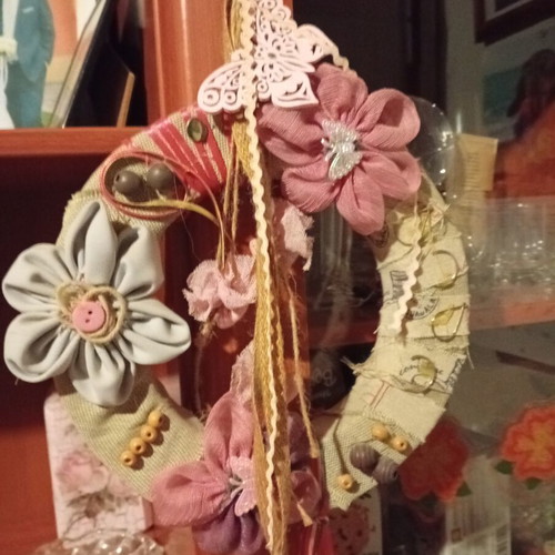 Handmade decorative wreath, like new
