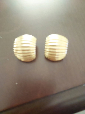 Earrings like new, gold color and with rhinestones