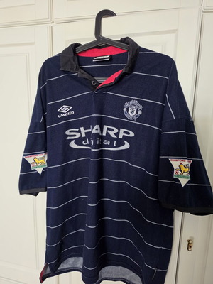 Manchester United David Beckham 1999-2000 away jersey