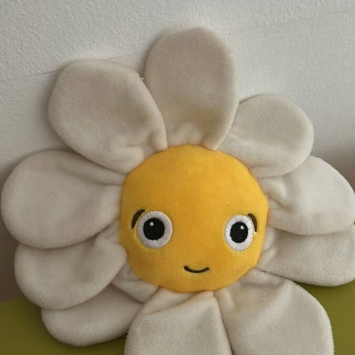 Plush daisy toy like new