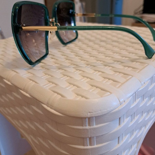 Sunglasses almost new, large impressive cat-eye