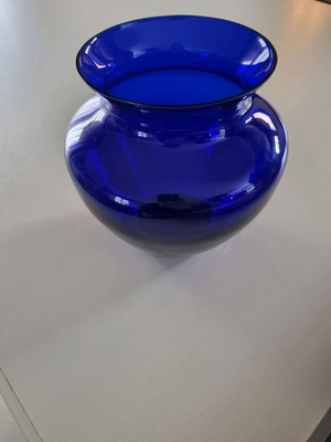 Glass vase cobalt blue like new