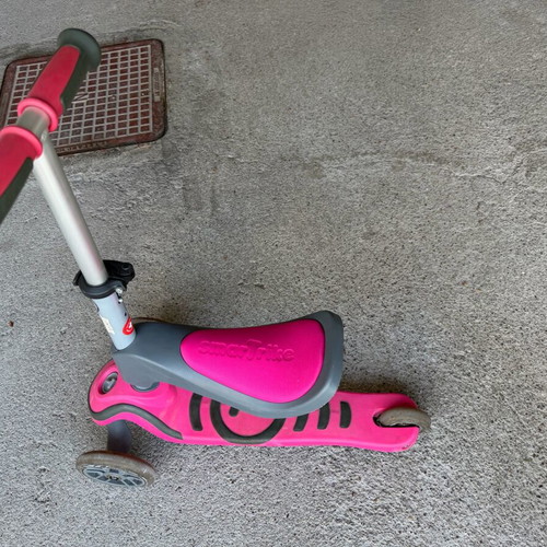 Smart Trike children's scooter like new with seat, fuchsia color