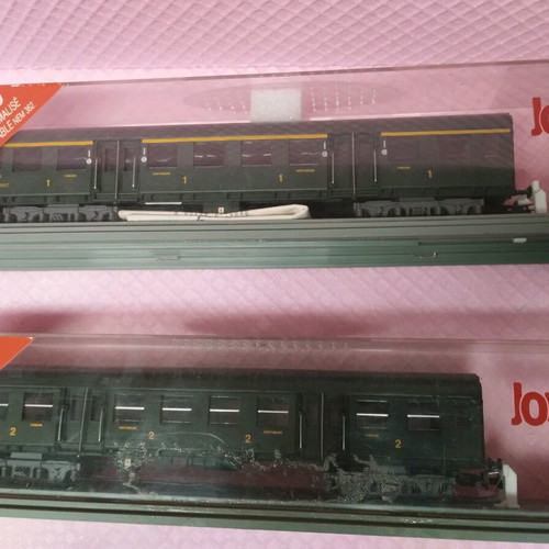Passenger train cars HO scale like new with boxes