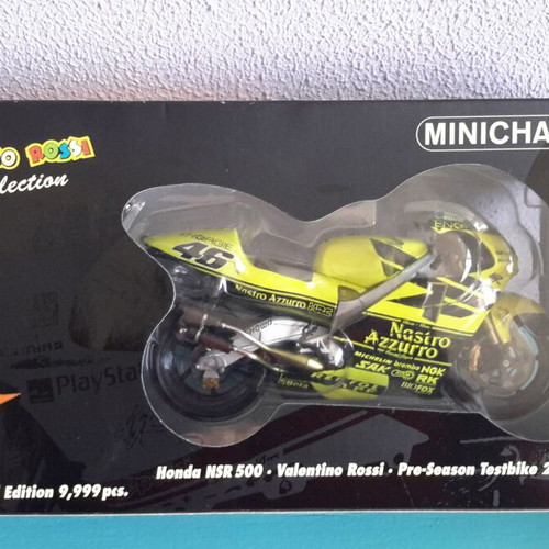 Minichamps Valentino Rossi GP500-2001 Honda 1:12 model bike