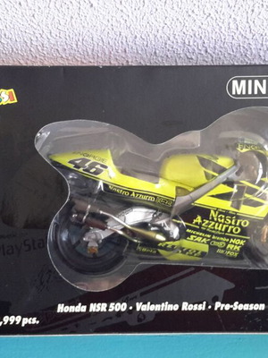 Minichamps Valentino Rossi GP500-2001 Honda 1:12 model bike