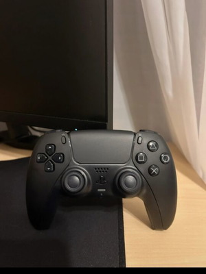 Sony Dualsense PS5 в отлично състояние с минимална употреба