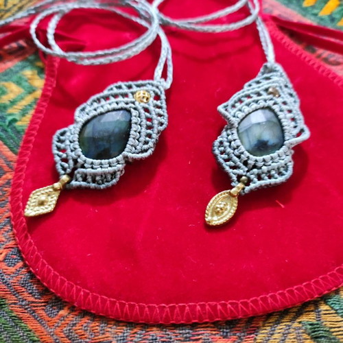 Macrame necklace with labradorite stone new, set of 2 gray