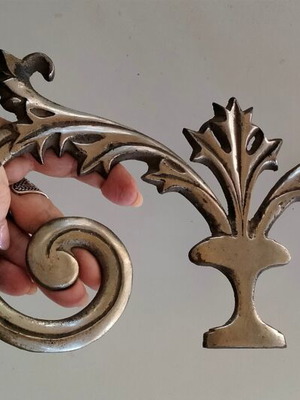 Vintage cast iron Baroque topper with 4 mounting tabs, 42x16 cm