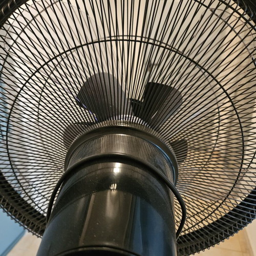 Morris extendable floor fan like new with remote control