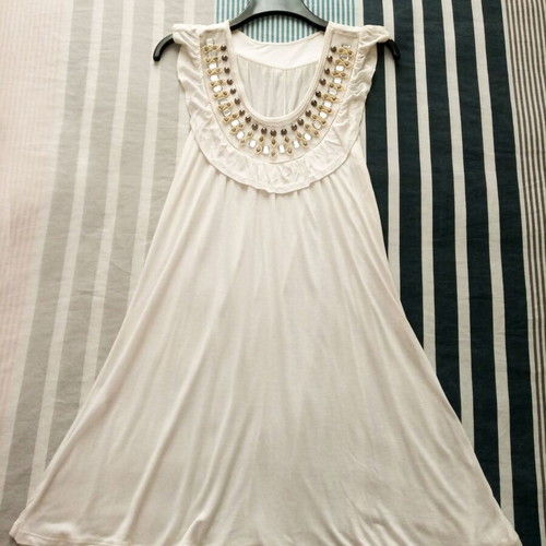 Blouse dress used with stones in white color size M