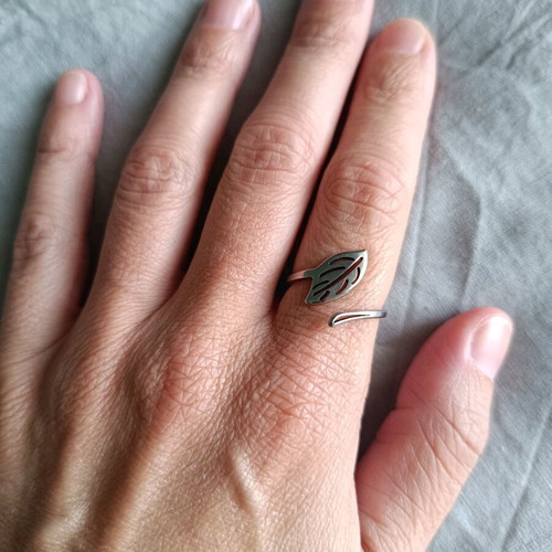 Steel ring like new, adjustable, silver color