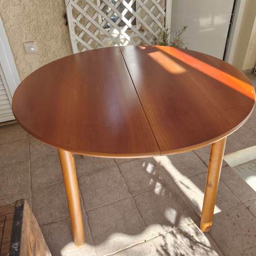 Wooden extendable round dining table used