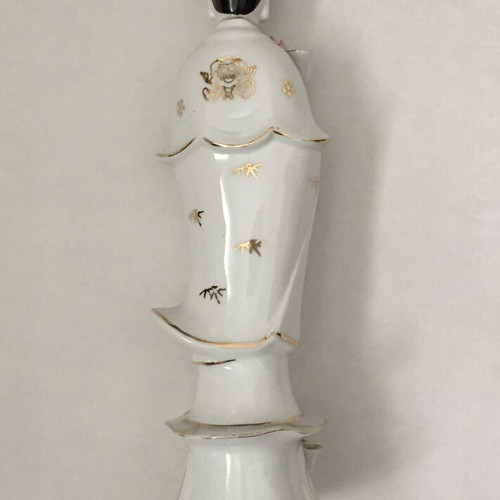 Chinese porcelain figurine like new, 20 cm tall