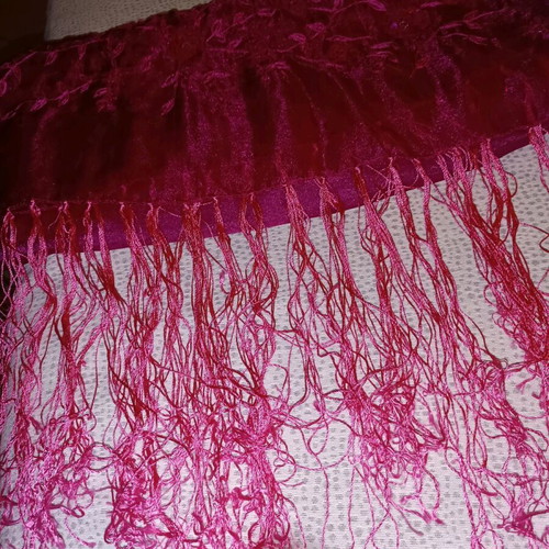 Scarf used with worn fringes