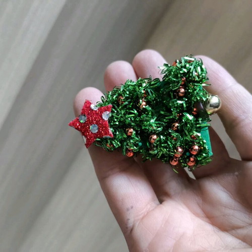 Christmas brooch used