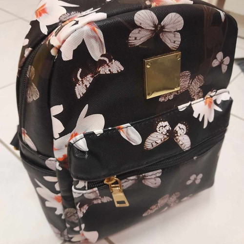 Backpack black floral in like new condition, shoulder bag