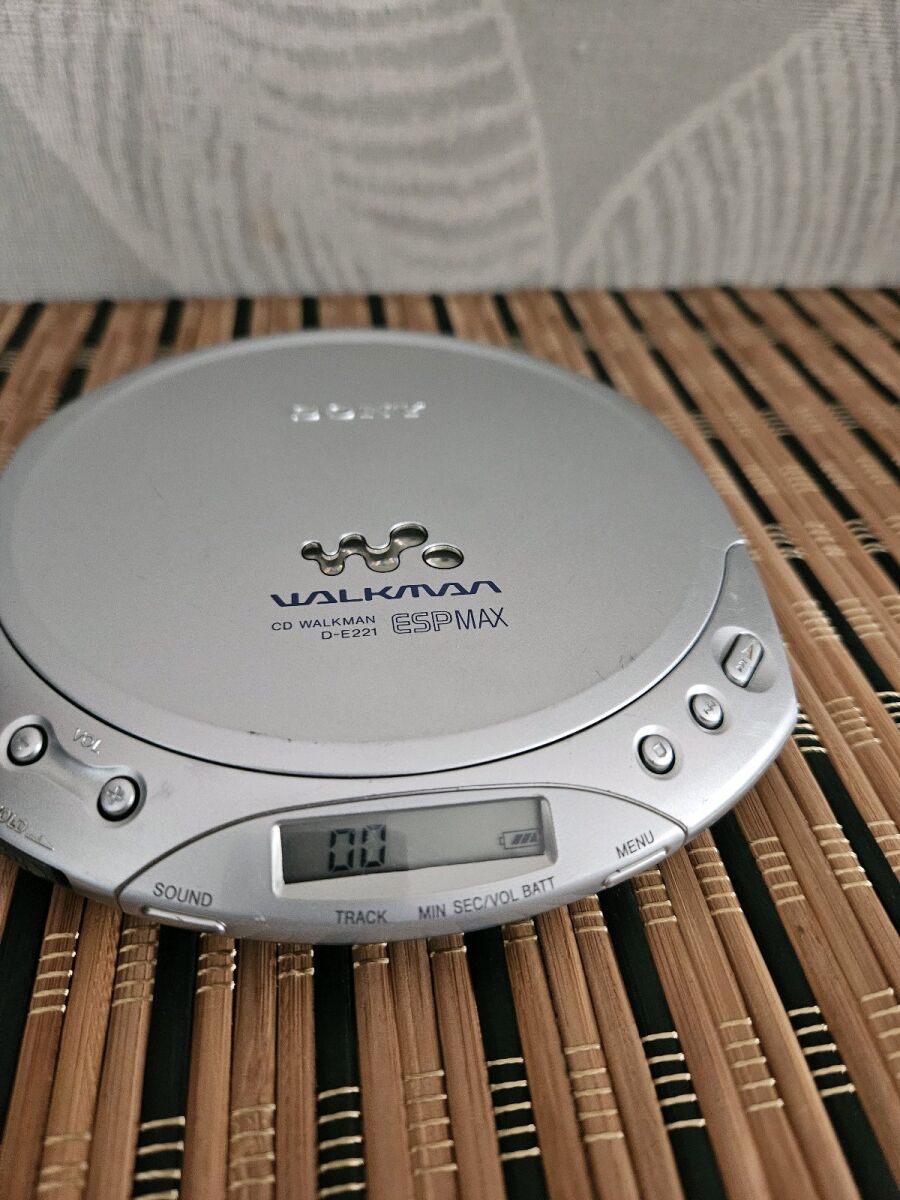Sony CD Walkman D-E221 like new,… - € 50,00 - Vendora.cy