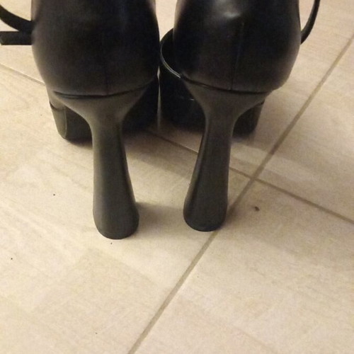 Mia black pumps size 39 like new with strap