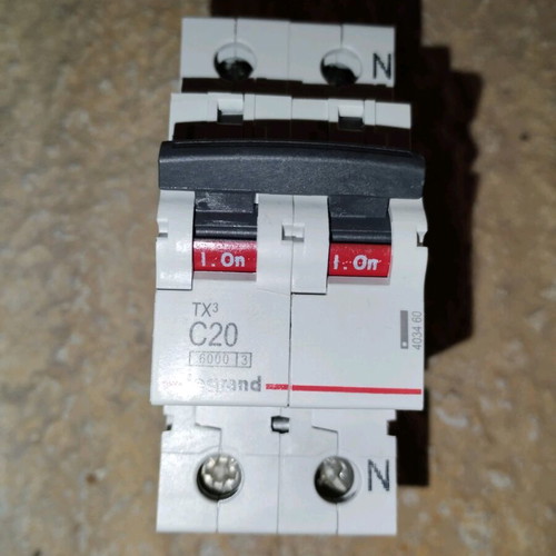 Automatic bipolar circuit breaker C20 new, pack of 2