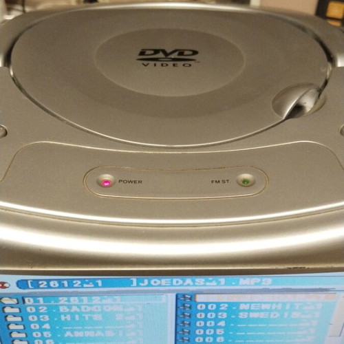 DENCA boombox 7 inch MPEG 4 DVD USB radio FM/AM