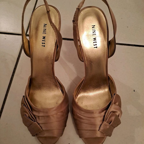 Nine West high heel sandal used, size 40, satin champagne color