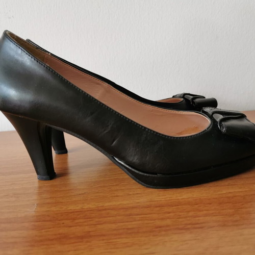 Stefania black pumps like new, size 36