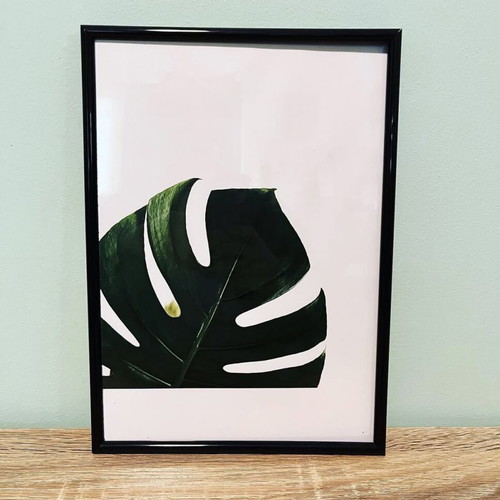 Wall art like new, 5 prints with frames