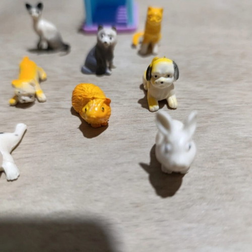 Schleich animal figures set of 5 with house used