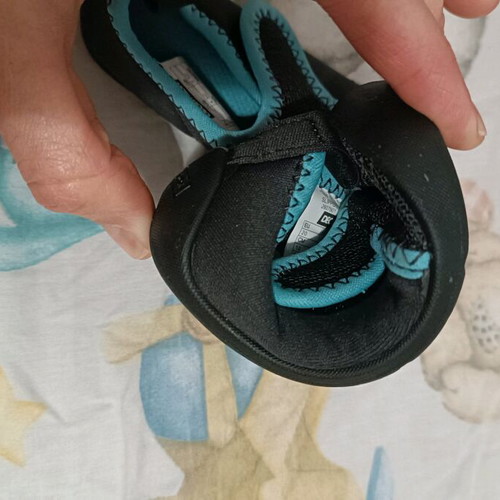 Children's beach shoes new, size 20 boys