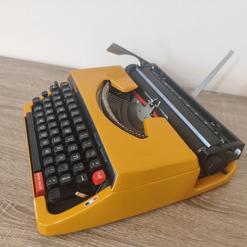Brother Deluxe 250TR Vintage Typewriter 1975 mustard with Greek keyboard