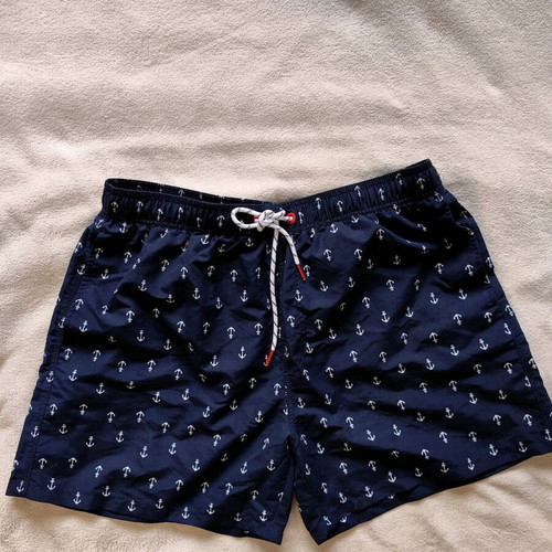 Men's swim shorts like new, elastic waist, pockets, sizes M and L