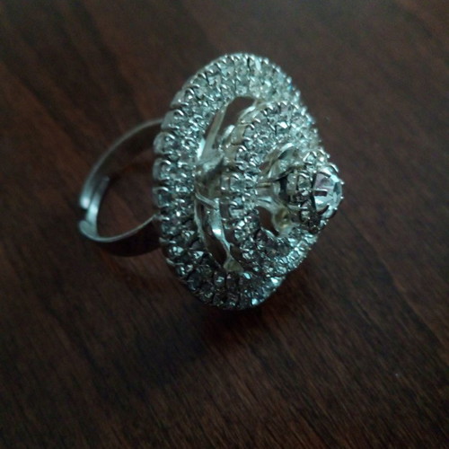 Cocktail spiral ring silver with crystals used