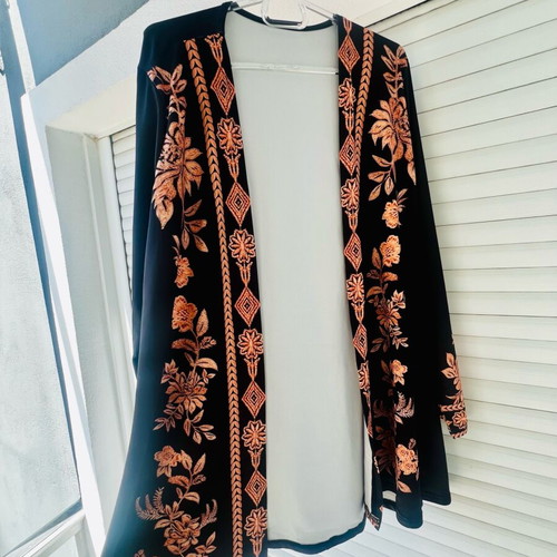 Black kimono with floral embroidery size L like new
