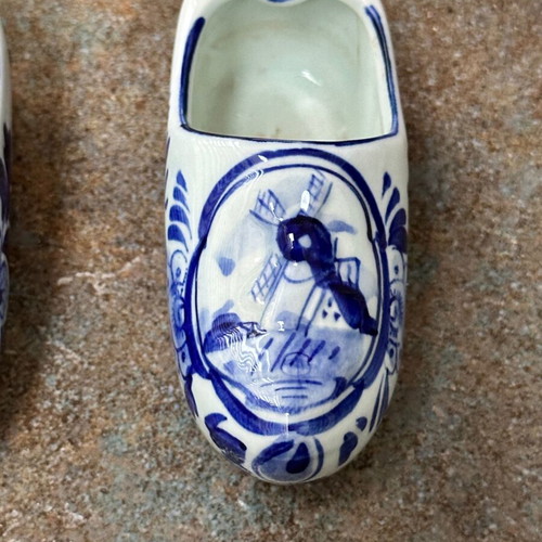 Handmade Dutch DELFTS porcelain decorative ashtrays like new