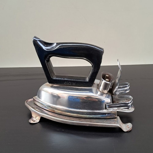 Vintage electric iron with base like new