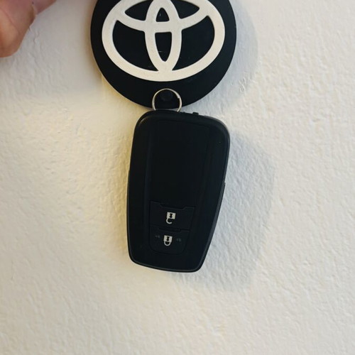 Wall mount key holder for one key with ring