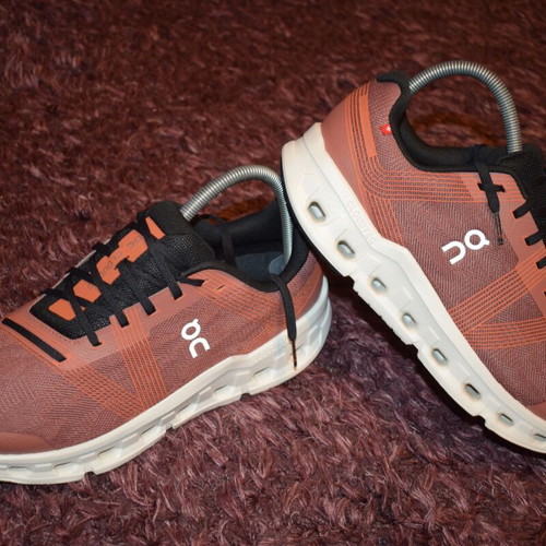 On sports shoes size 47 brown like new