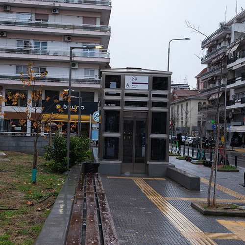 Επιχείρηση ξηρών καρπών και καφέδων Ηλιοτρόπιο με 40 χρόνια λειτουργίας