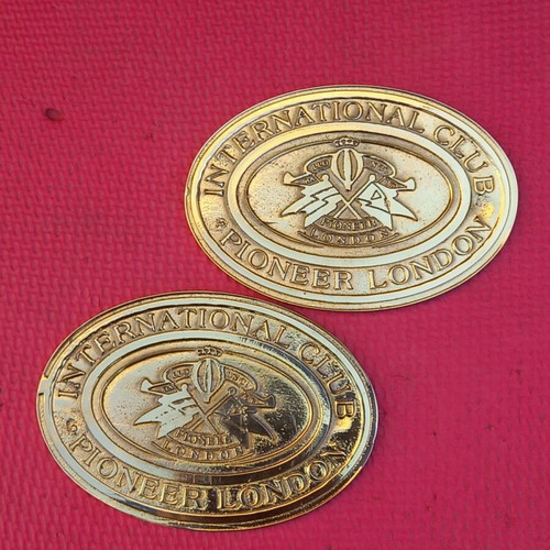 Club Pioneer London flags new, brass, set of 2