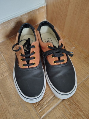 Vans Era leather athletic shoes like new, size 37, black and brown