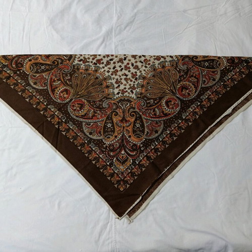 Headscarf new, size 90/83 cm