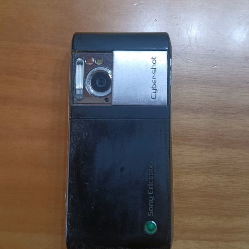 Sony Ericsson C905 used, non-working, with charger and USB cable