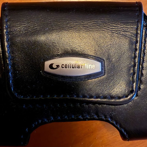 Cellularline leather case with belt clip like new, black