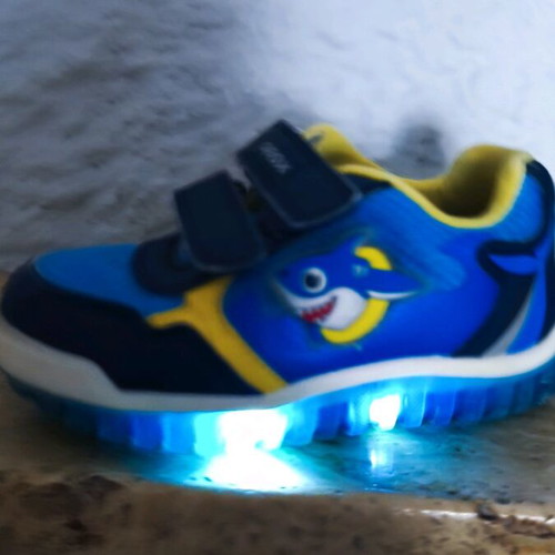 Geox kids shoes used size 24 with shark design and light