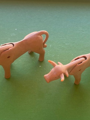 Playmobil male and female cattle like new