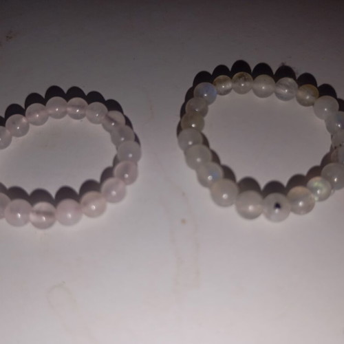 Rings new, two sizes, polished natural stones on elastic cord