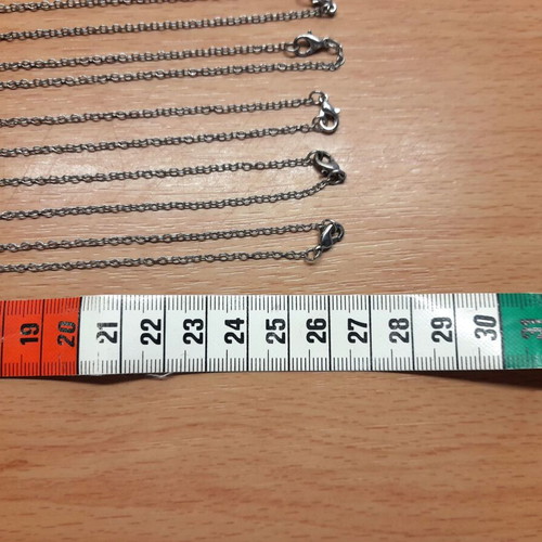 Necklaces with thin chain like new, pack of 25 pieces
