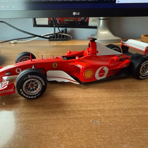 Formula 1 Ferrari F2002 M.Schumacher Hot Wheels new 1:18 model