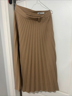 Zara pleated skirt like new, beige, size M